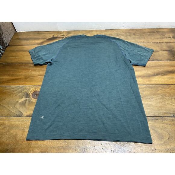Lululemon Shirt Mens Medium Green Short Sleeve Metal Vent Tech Workout Gym - Picture 8 of 9